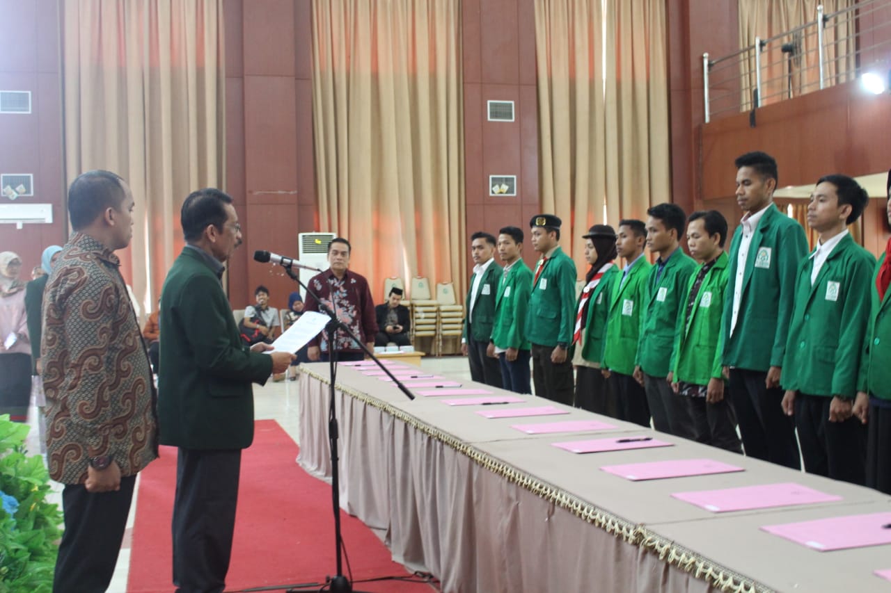 Gambar Rektor UIN Alauddin Lantik Sema, Dema, serta UKM sejajaran